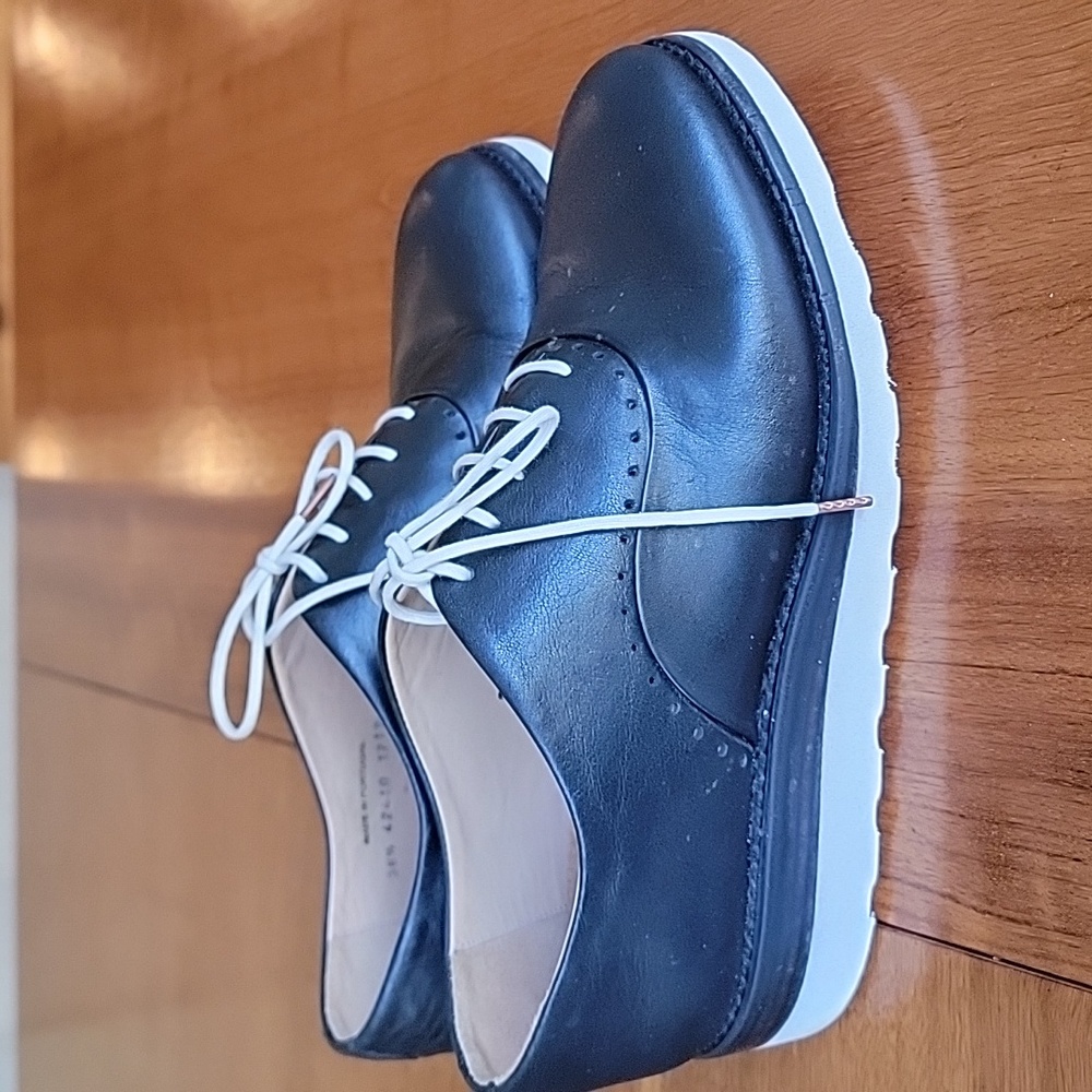 Women's Black Leather Lace-Up Shoes